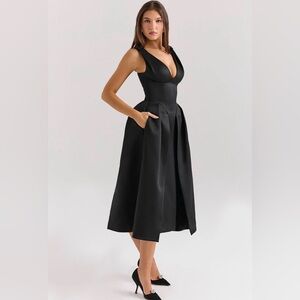 HOUSE OF CB 'Paloma' Black Satin Twist Strap Midi Dress /Size S-US 4-6/BA1843